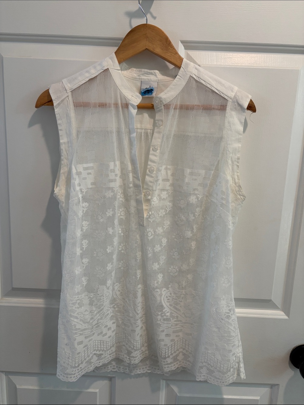 Cabi Sleeveless White Lace Button-Front Blouse